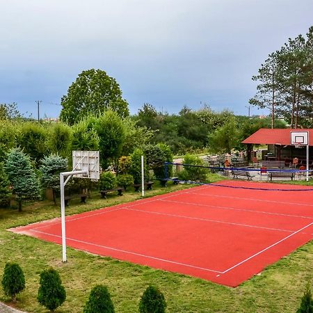 Osrodek Wczasowo-Kolonijny Bazylak Rewal Bed & Breakfast ภายนอก รูปภาพ